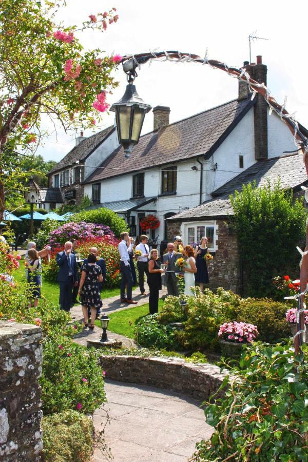 The Greyhound Inn And Hotel Usk Exterior photo