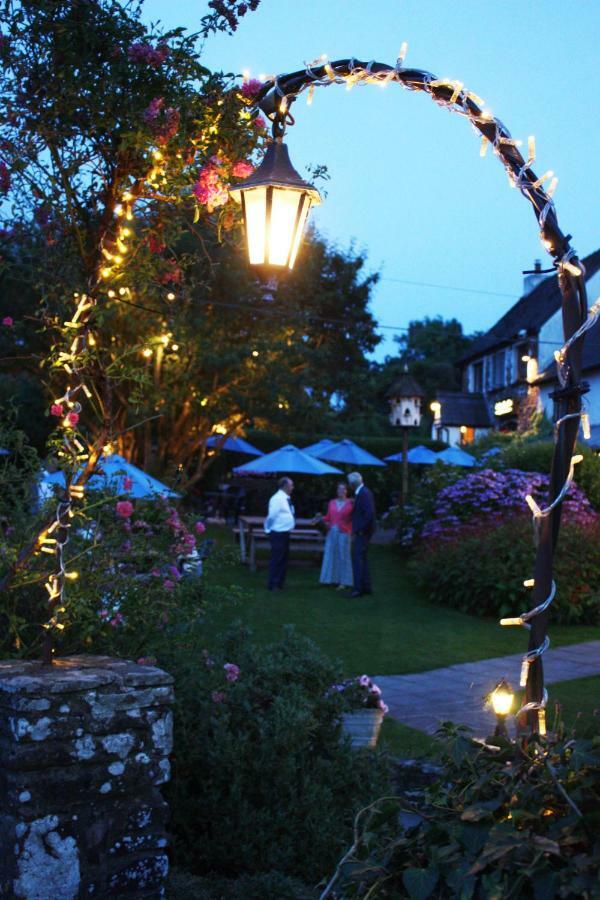 The Greyhound Inn And Hotel Usk Exterior photo